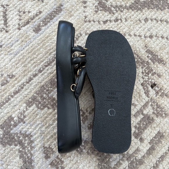 Free People Midas Touch Flatform Black and Gold Sandals - Size 7 - Picture 4 of 4